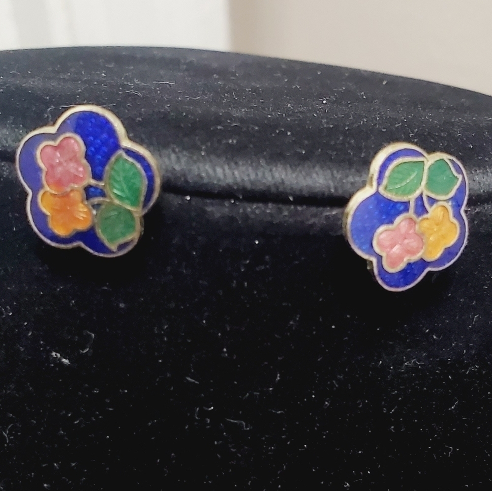 4/$20 Vintage Enamel Flowers push back Earring. 🌴 - Picture 3 of 4